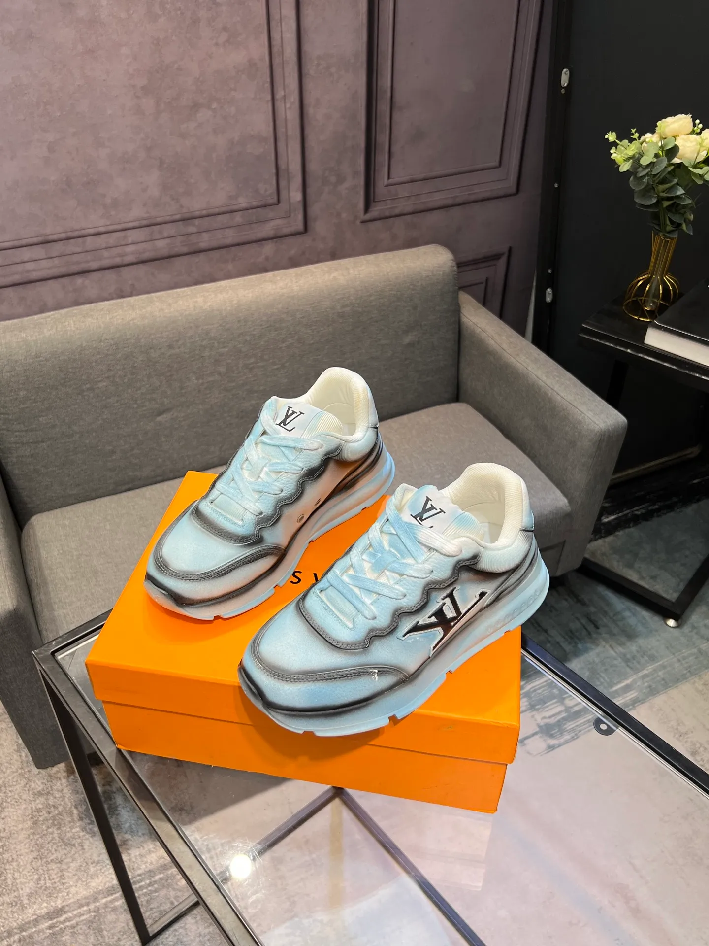 Men's shoes 💰760 LV | Louis Vuitton 2025𝐬𝐬 Spring and summer new styles, couples' models, men's models come out first. The counter focuses on the latest casual shoes. Hard goods are new🆕 ❥Purchase level! Full of high-end feel! A popular model among bloggers at home and abroad, it’s retro and fashionable and looks amazing on your feet! Wear a lot of happiness! Mainly recommended model on the official website★ ▪️Upper: Original custom-made imported calfskin fabric ▪️Inner lining: breathable gauze imported from Italy ▪️Outsole: rubber foam ➕tpu high-end outsole ▪️Shoe size: 36-44 (customized for 45 and 46)